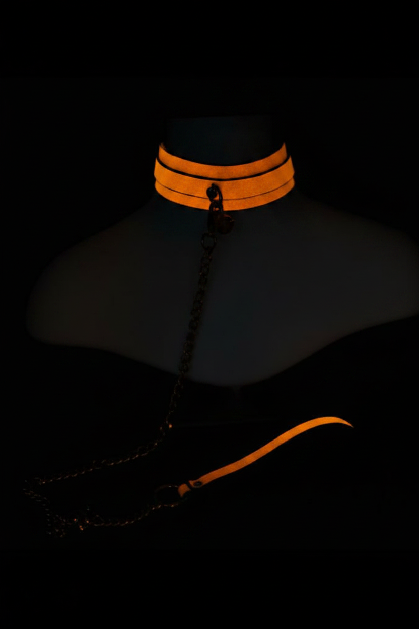 Premium 35x4cm Glow-in-the-Dark Collar – 168g Luminous BDSM Neck Choker – Neon Neon Erotic Restraint Accessory - Black